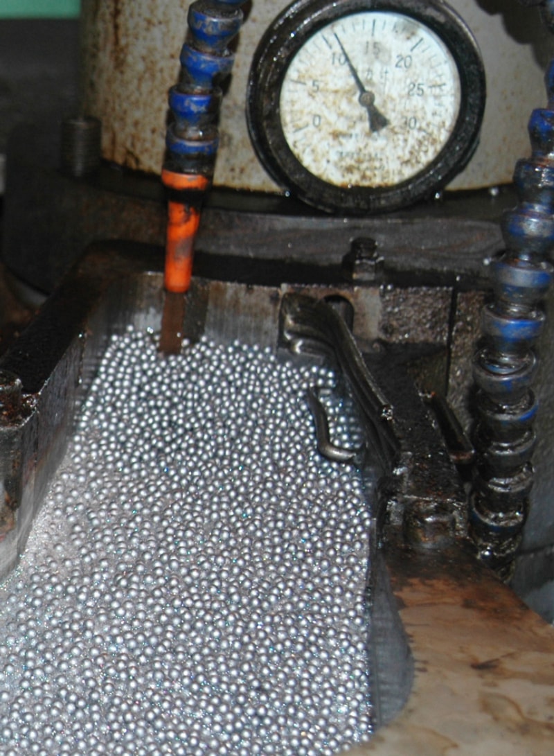 Smooth steel ball 2 1